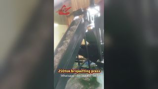 250 टन स्क्रैप ब्रिकेटिंग प्रेस मशीन हमारे ग्राहकों के यार्ड में काम कर रही है